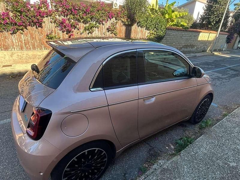 Usata Fiat 500e La Prima 42 kW (58 CV) 2023 Oro Utilitaria
