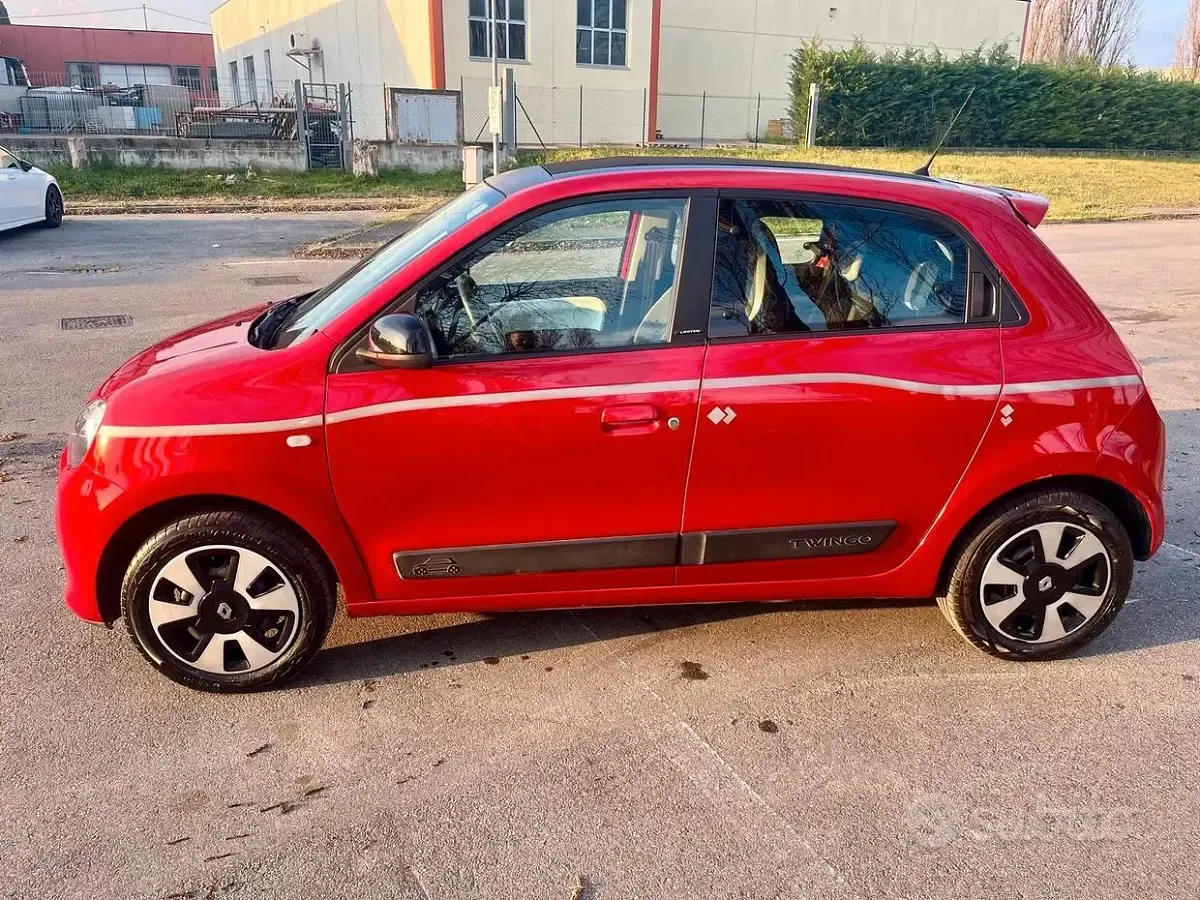 Usata Renault Twingo 50 kW (69 CV) 2025 Rosso Utilitaria