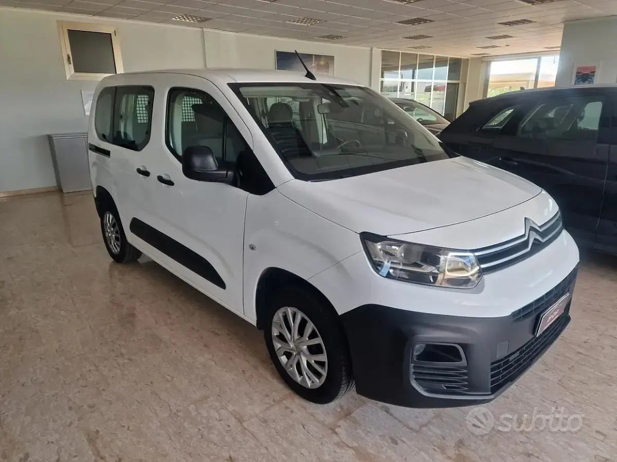 Usata Citroën Berlingo Live 102 CV (75 kW) 2021 Bianco Monovolume