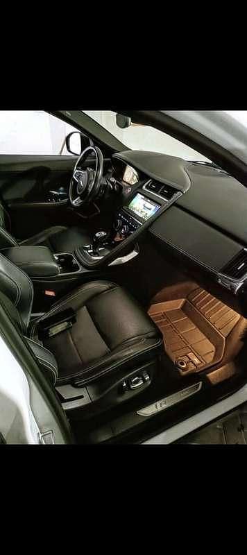 Usata Jaguar E-Pace R-Dynamic 180 CV (132 kW) 2018 Bianco SUV