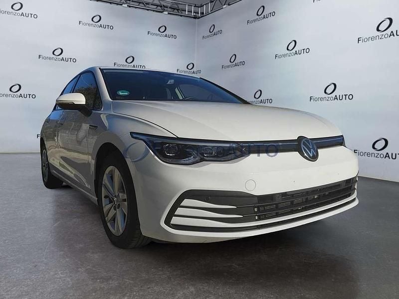 Usata VW Golf VIII Life 116 CV (85 kW) 2021 Bianco Utilitaria