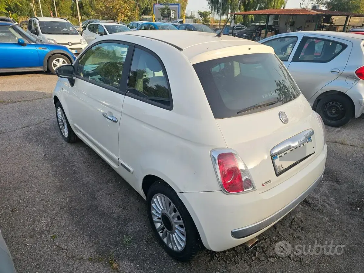 Begagnad Fiat 500 Lounge 75 HK (55 kW) 2008 Vit Halvkombi