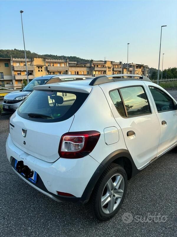 Usata Dacia Sandero Stepway 90 CV (66 kW) 2014 Bianco Utilitaria