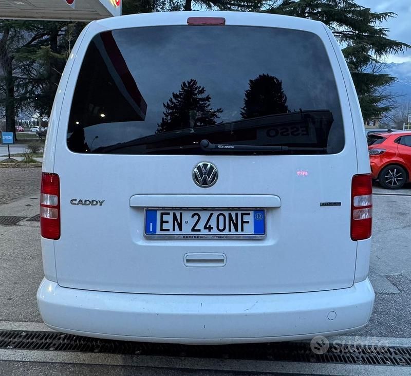 Usata VW Caddy Maxi Highline 109 CV (80 kW) 2012 Bianco Monovolume
