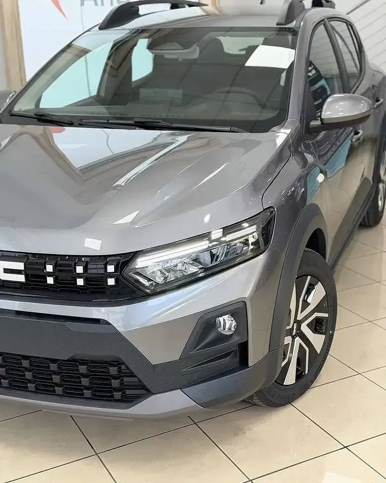 Nuova Dacia Sandero Expression 122 CV (89 kW) 2026 Grigio scisto Berlina
