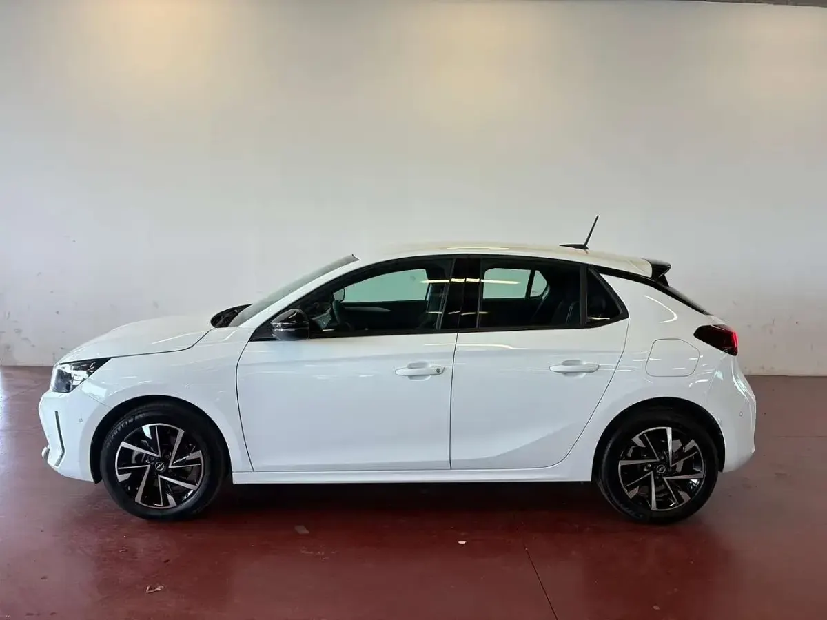 Usata Opel Corsa 101 CV (74 kW) 2025 Arktis white Utilitaria
