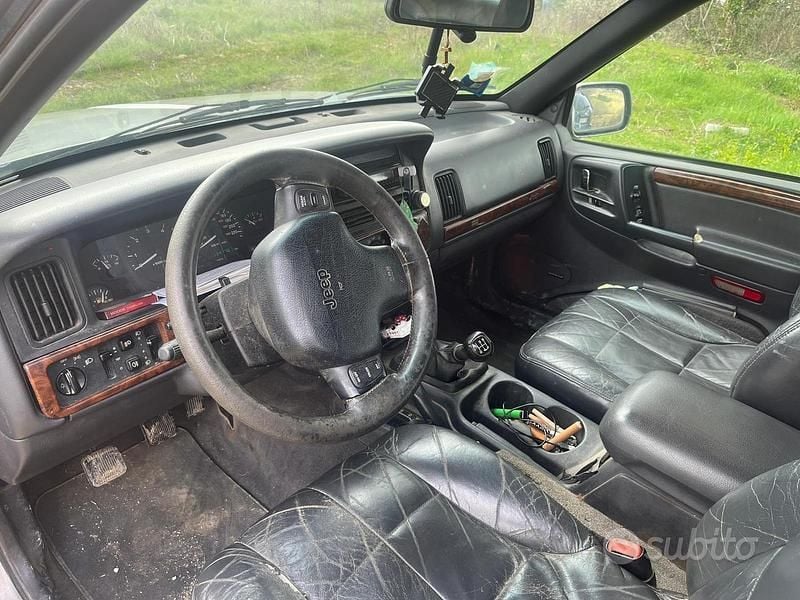 Usata Jeep Cherokee 116 CV (85 kW) 1997 Grigio SUV