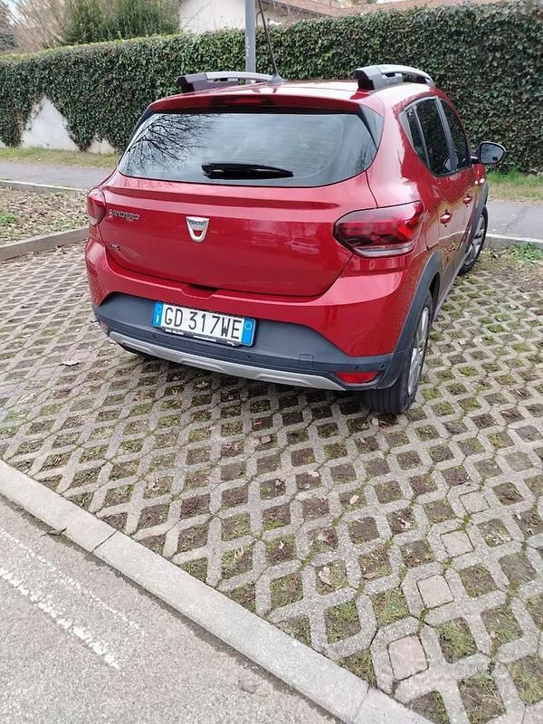 Usata Dacia Sandero Comfort 101 CV (74 kW) 2021 Rosso Berlina