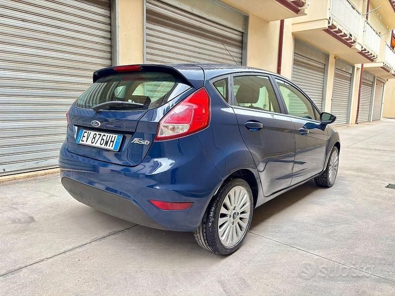 Usata Ford Fiesta 75 CV (55 kW) 2015 Berlina