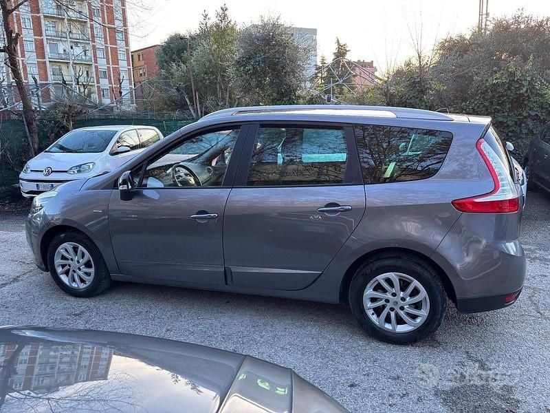 Usata Renault Scénic III LIMITED 110 CV (80 kW) 2015 Grigio Monovolume