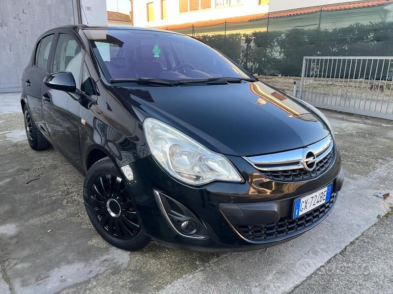 Usata Opel Corsa 86 CV (63 kW) 2013 Nero Berlina