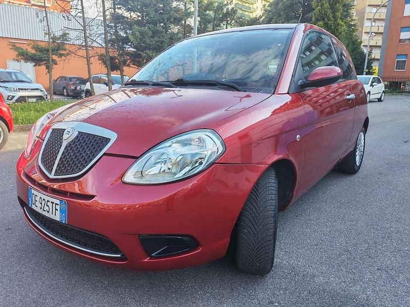 Usata Lancia Ypsilon 60 CV (44 kW) 2007 Oro Utilitaria
