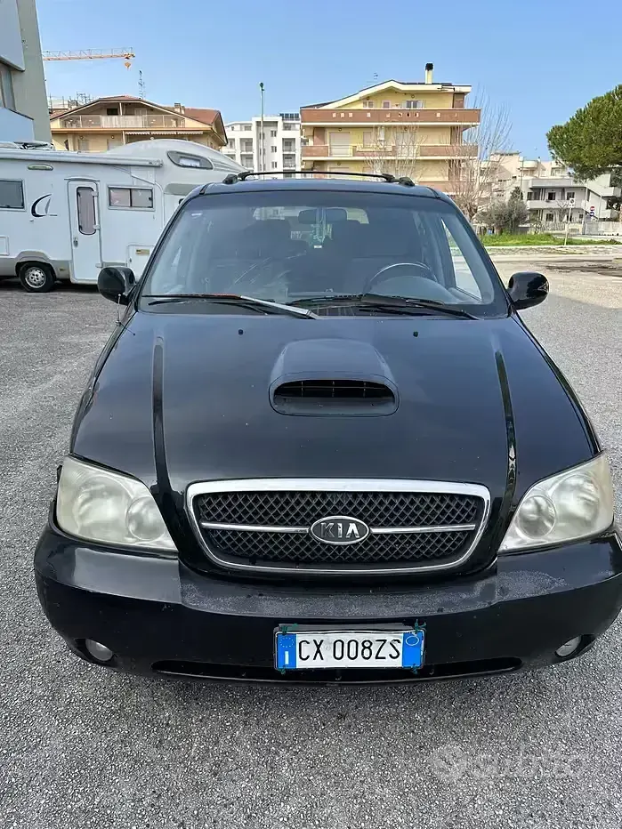 Usata Kia Carnival 145 CV (106 kW) 2005 Nero Monovolume
