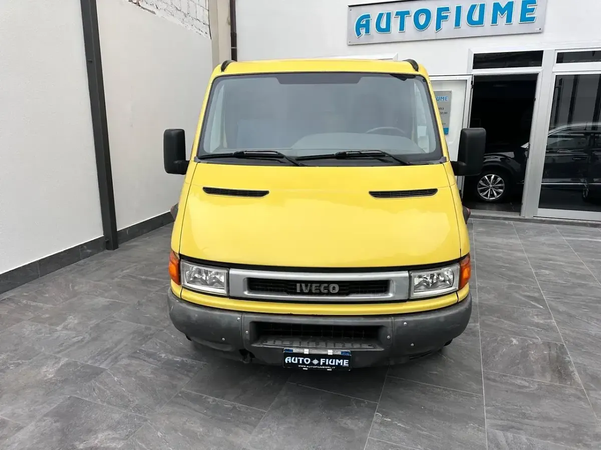 Usata Iveco Daily 89 CV (65 kW) 2003 Giallo