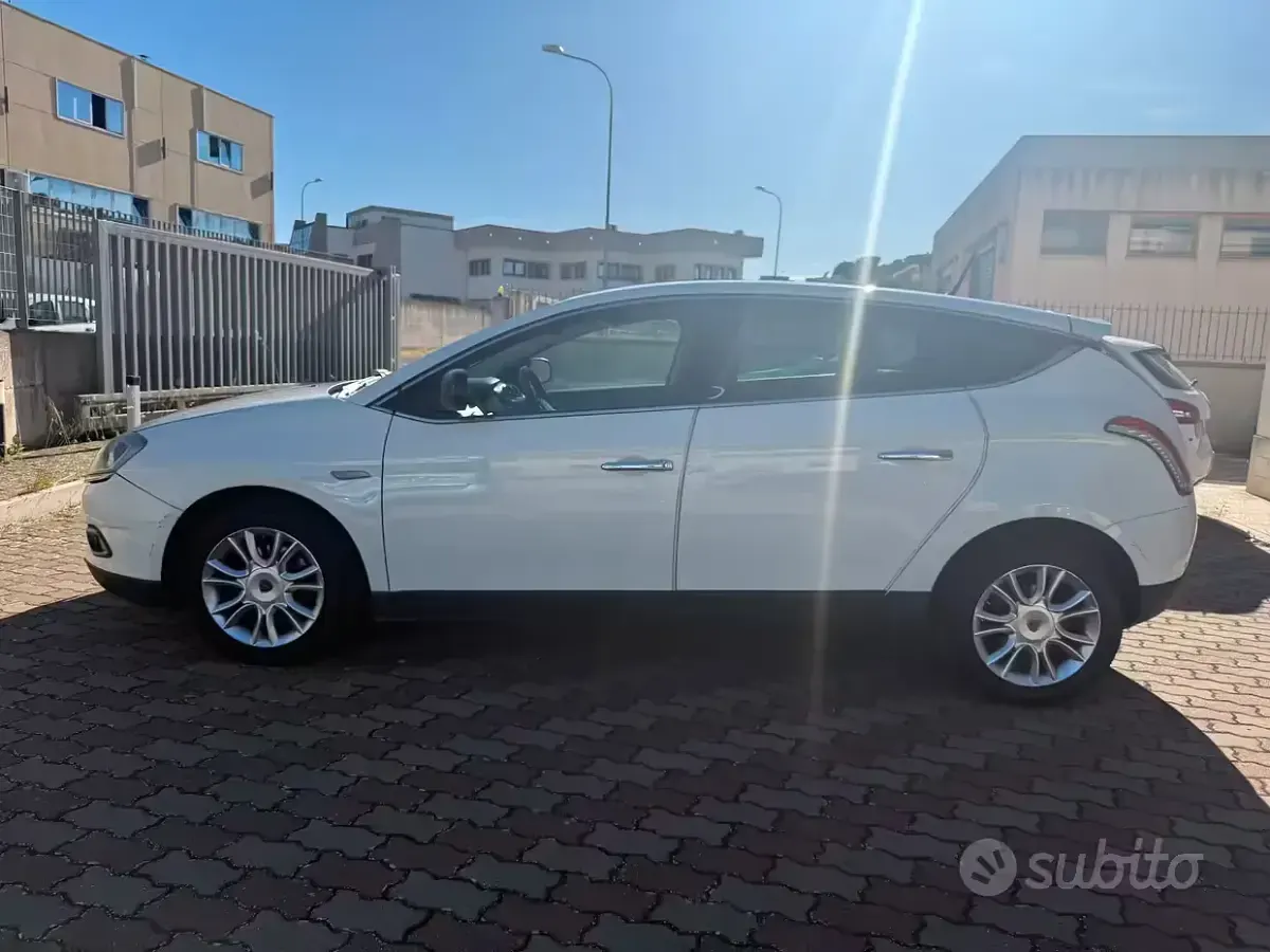 Usata Lancia Delta Silver 120 CV (88 kW) 2011 Bianco Utilitaria