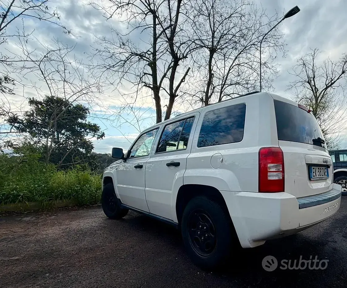 Usata Jeep Patriot Sport 170 CV (125 kW) 2008 Bianco SUV