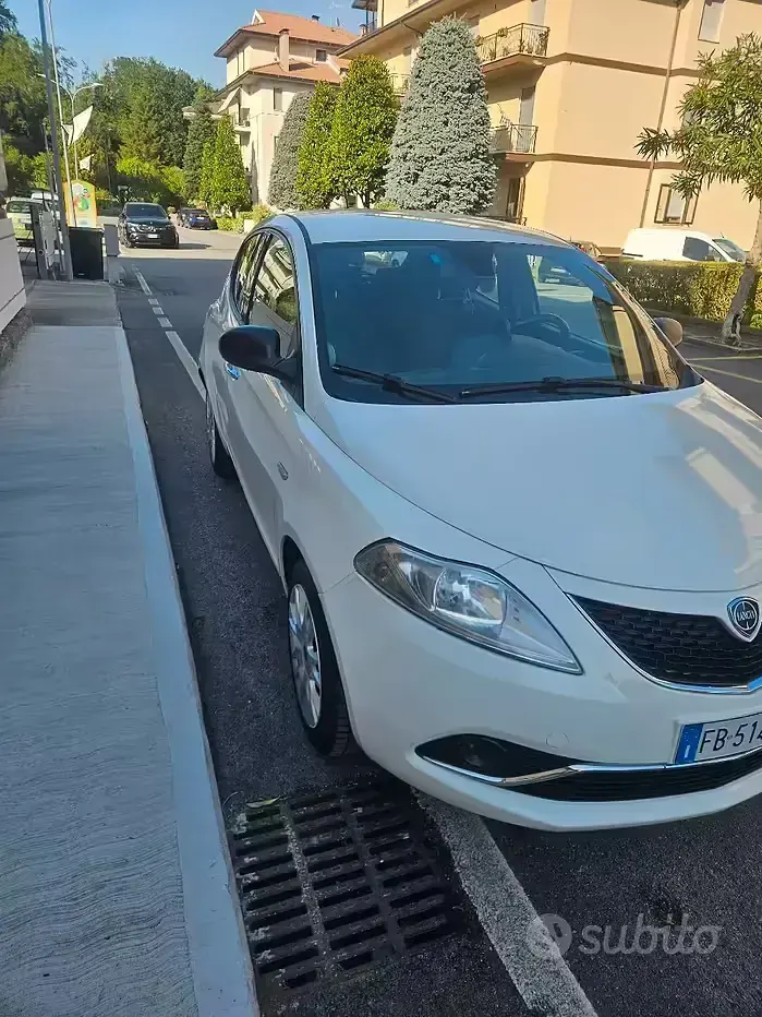 Usata Lancia Ypsilon 69 CV (50 kW) 2015 Utilitaria