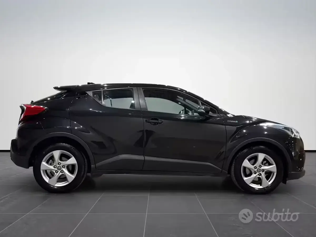 Usata Toyota C-HR Active 98 CV (72 kW) 2017 Nero cinema SUV