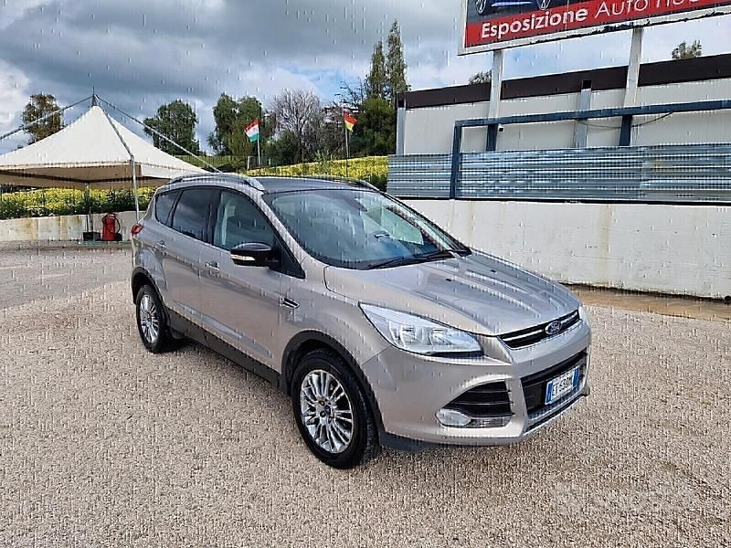 Usata Ford Kuga 140 CV (102 kW) 2013 Grigio SUV