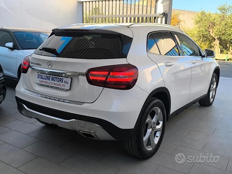 Usata Mercedes GLA200 Premium 136 CV (100 kW) 2019 Bianco SUV