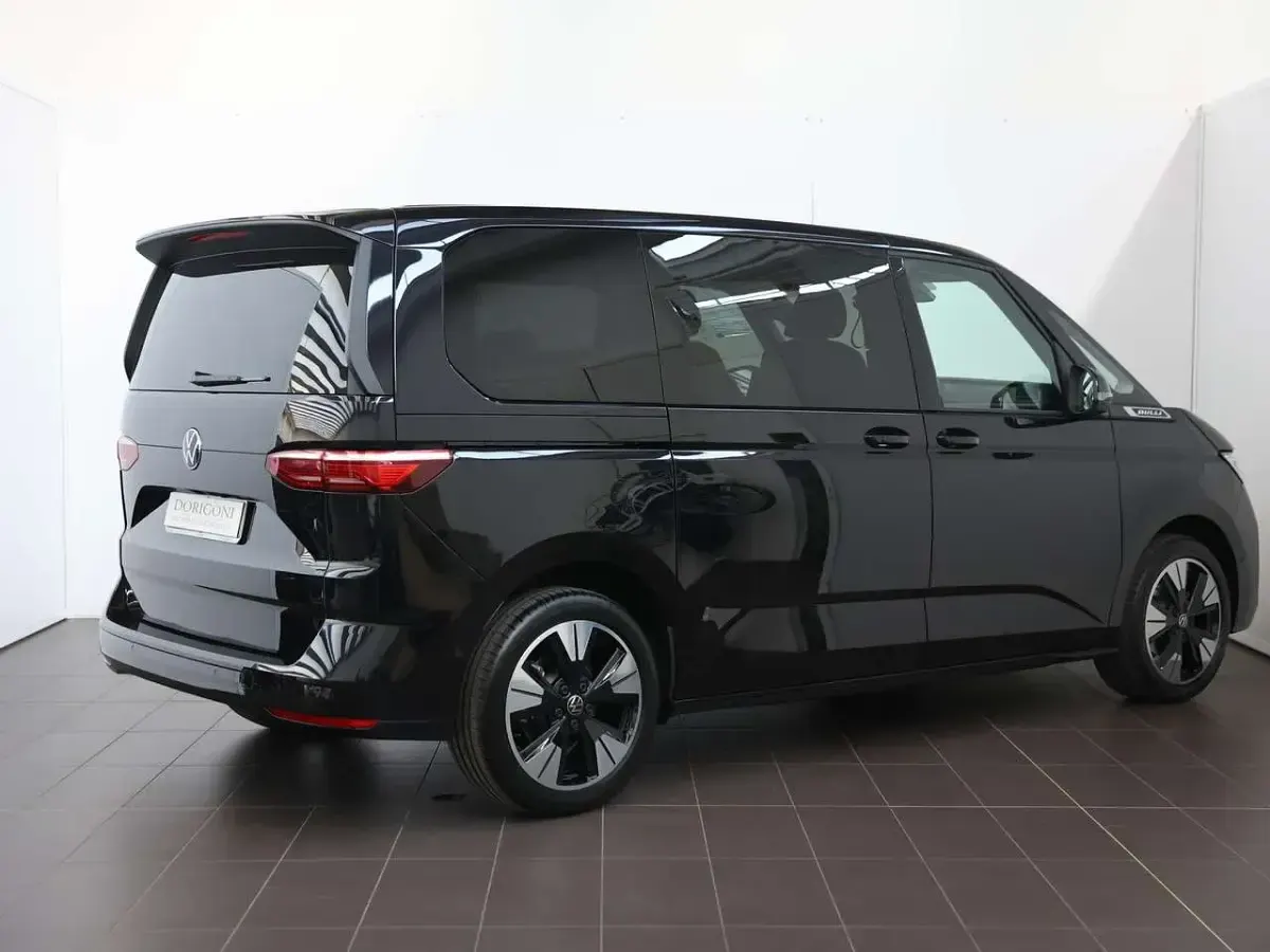 Usata VW Multivan Life 150 CV (110 kW) 2025 Deep black perlato Monovolume