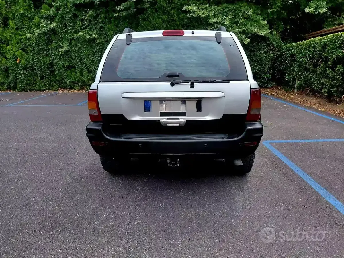 Usata Jeep Grand Cherokee Laredo 163 CV (119 kW) 2004 Grigio SUV