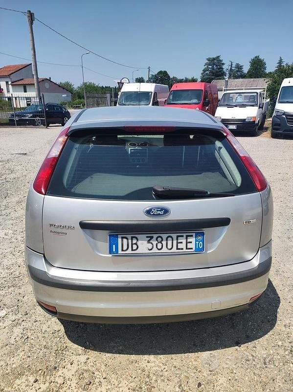 Occasion Ford Focus 90 ch (66 kW) 2006 Gris Coupé