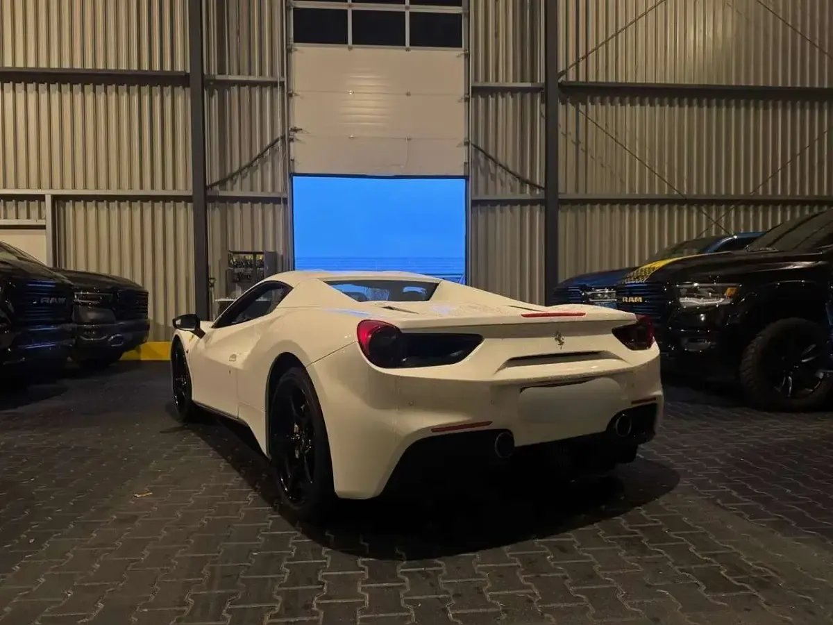 Usata Ferrari 488 670 CV (492 kW) 2017 Other Cabrio
