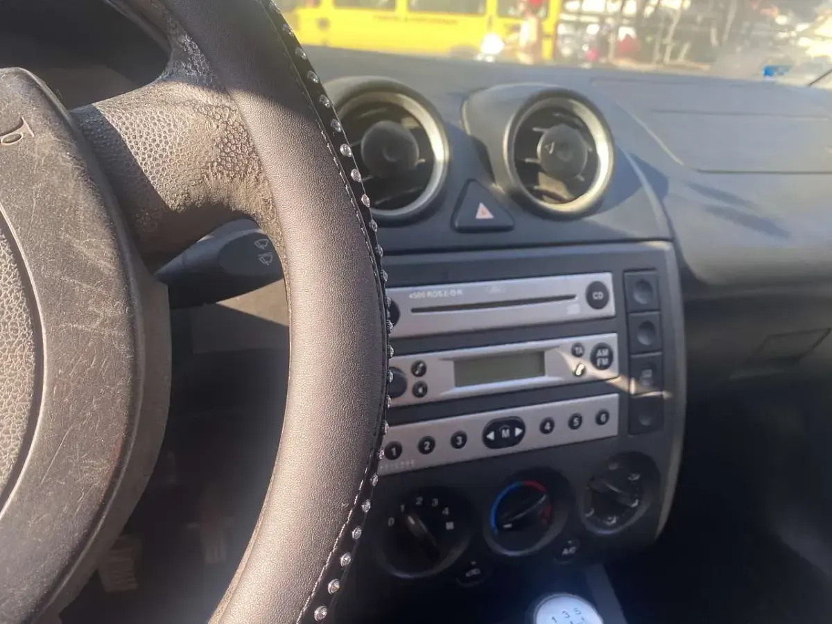 Usata Ford Fiesta Ambiente 68 CV (50 kW) 2006 Other Utilitaria