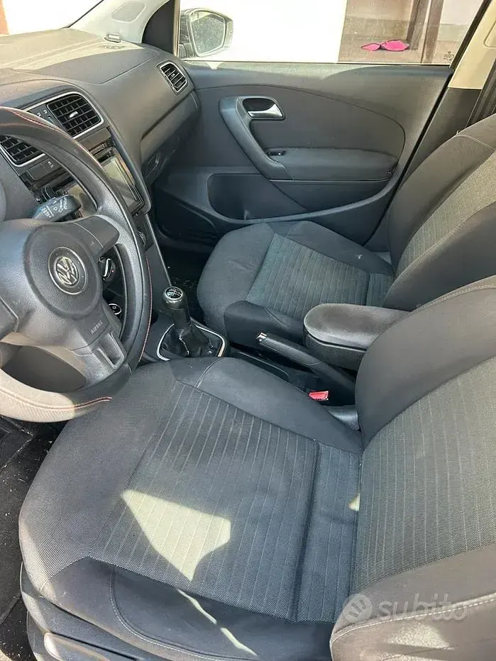 Begagnad VW Polo 90 HK (66 kW) 2011 Svart Halvkombi