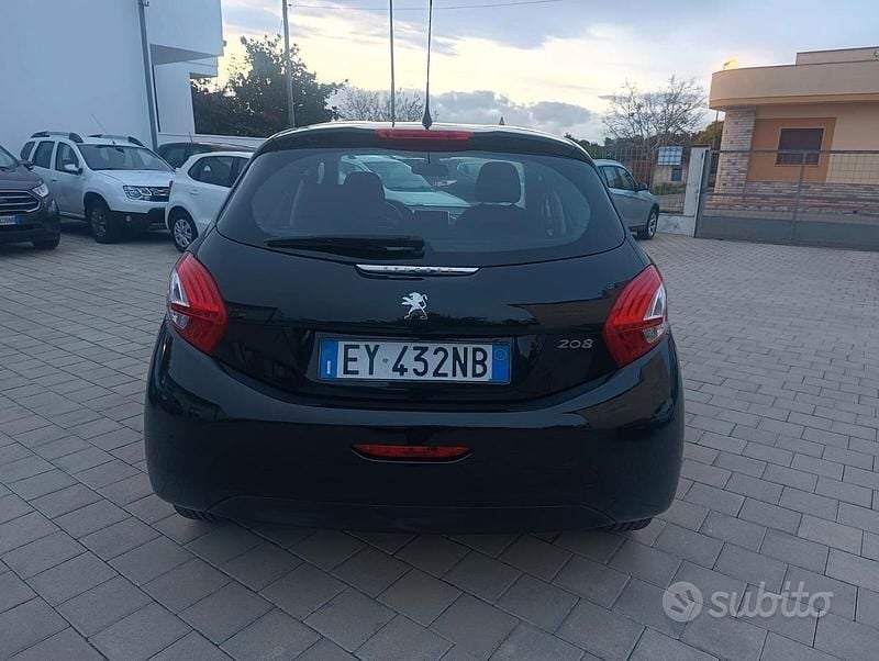 Usata Peugeot 208 Allure 68 CV (50 kW) 2015 Nero Utilitaria
