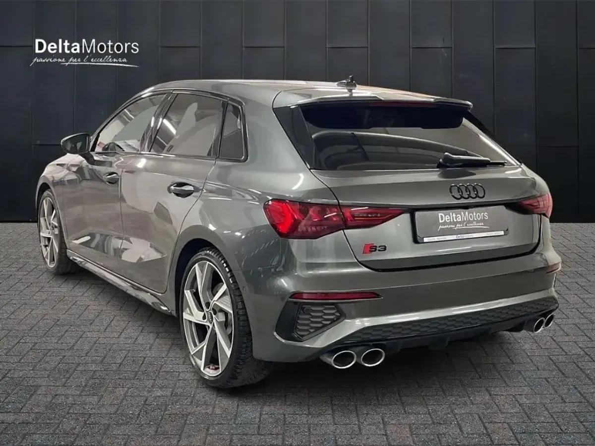 Usata Audi S3 Sportback Sport 310 CV (228 kW) 2024 Grigio metallizzato Utilitaria