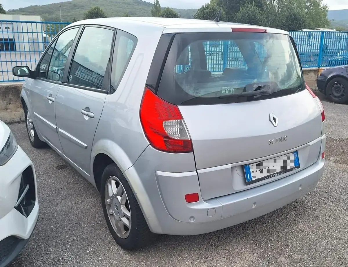 Usata Renault Scenic E-Tech 111 CV (81 kW) 2008 Argento Monovolume