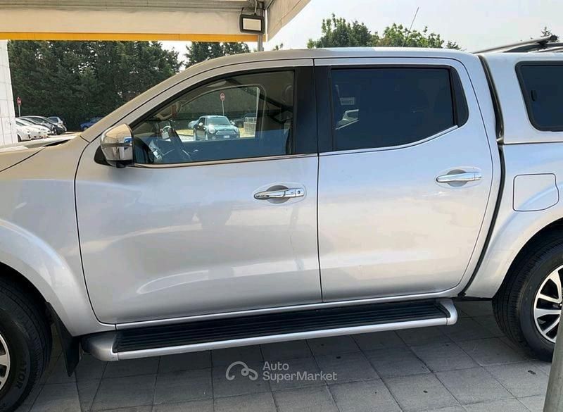 Usata Nissan Navara 190 CV (139 kW) 2016 Gray Pick-up