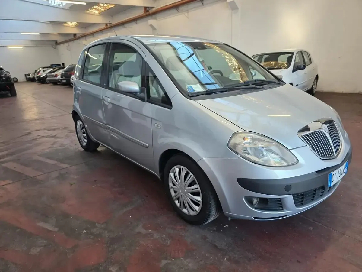 Usata Lancia Musa 95 CV (69 kW) 2005 Argento Monovolume
