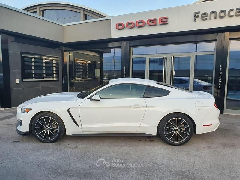 Usata Ford Mustang Fastback 317 CV (233 kW) 2016 Bianco pastello Coupé