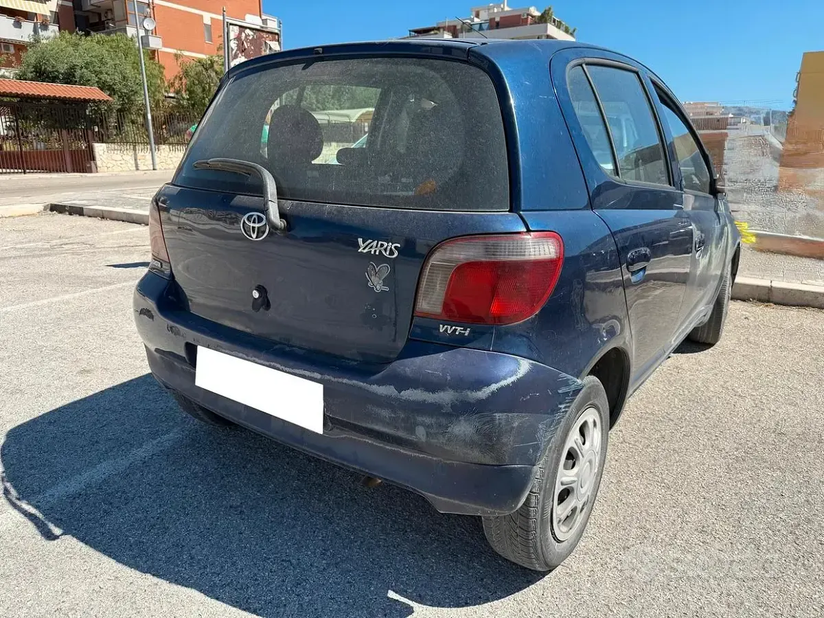Usata Toyota Yaris 68 CV (50 kW) 2002 Bluazzurro Utilitaria