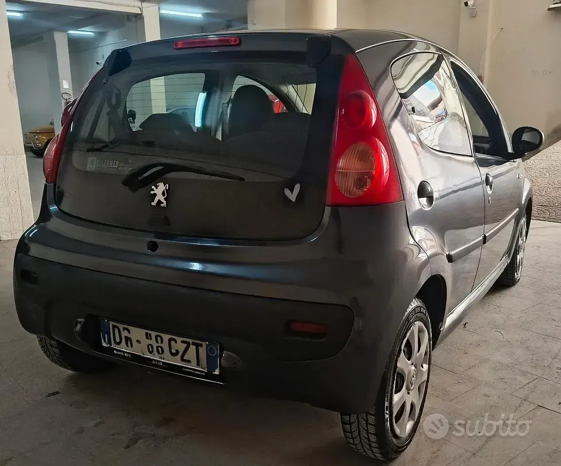 Usata Peugeot 107 54 CV (39 kW) 2008 Grigio Utilitaria
