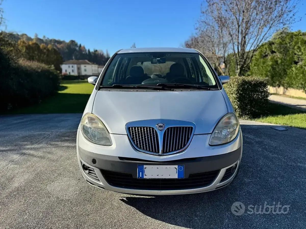 Usata Lancia Musa 101 CV (74 kW) 2007 Grigio Monovolume