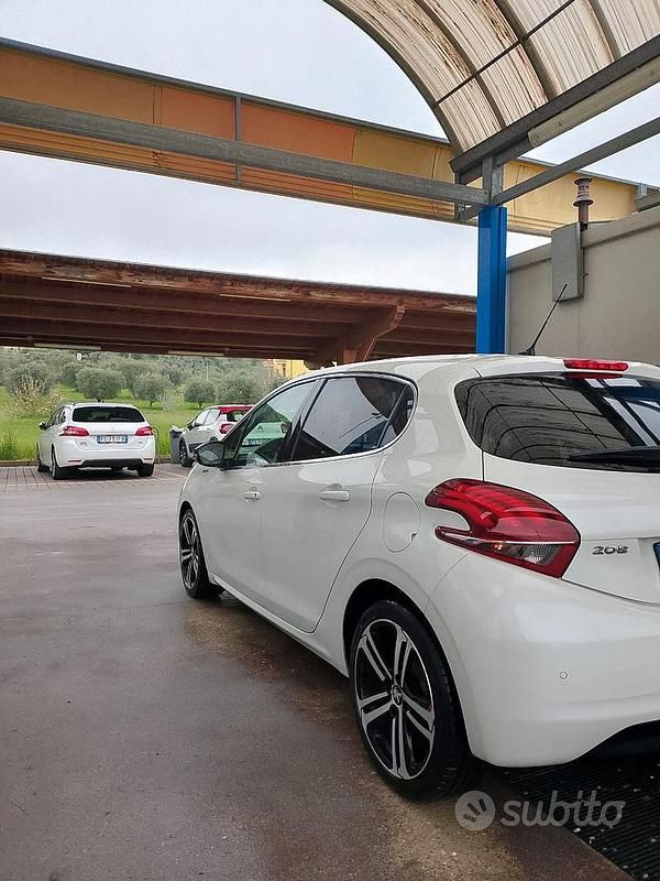 Usata Peugeot 208 GT-line 102 CV (75 kW) 2019 Bianco Utilitaria