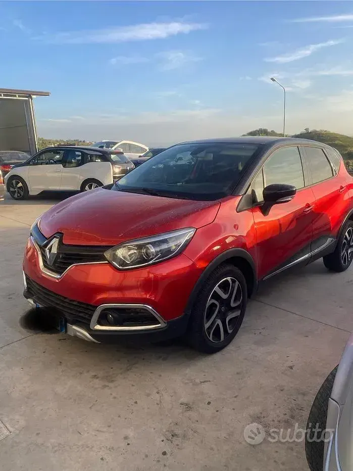 Usata Renault Captur 90 CV (66 kW) 2015 Rosso SUV