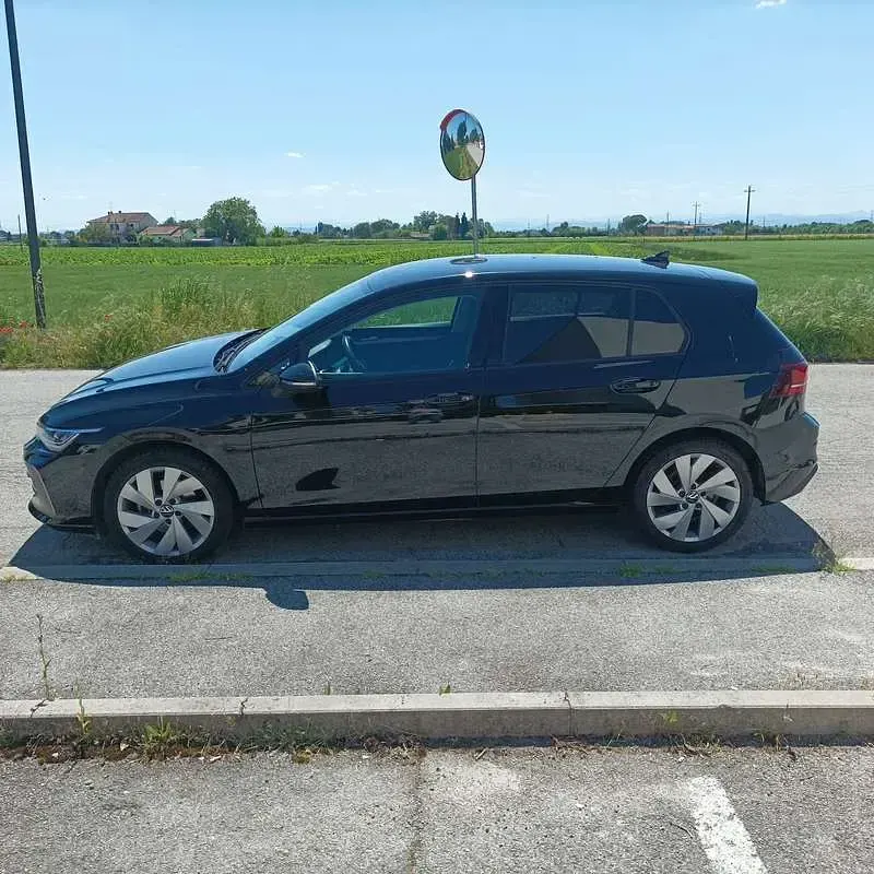 Usata VW Golf VIII Life 116 CV (85 kW) 2024 Berlina