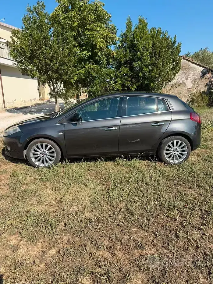 Usata Fiat Bravo 105 CV (77 kW) 2013 Grigio Utilitaria