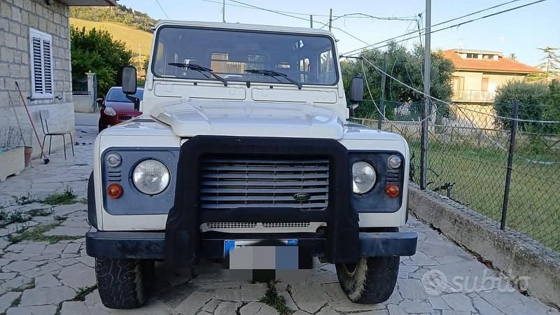 Usata Land Rover Defender 122 CV (89 kW) 2005 Bianco SUV