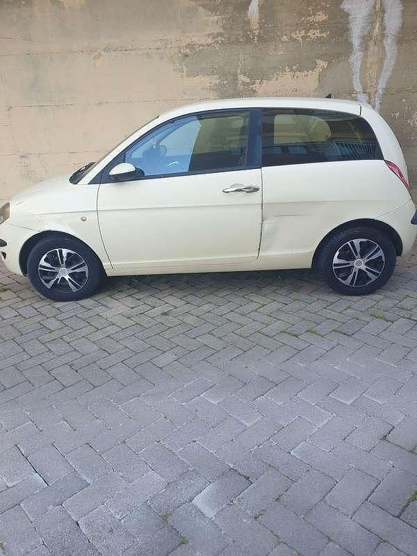 Usata Lancia Ypsilon 60 CV (44 kW) 2003 Utilitaria