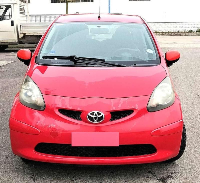 Usata Toyota Aygo 68 CV (50 kW) 2006 Rosso Utilitaria