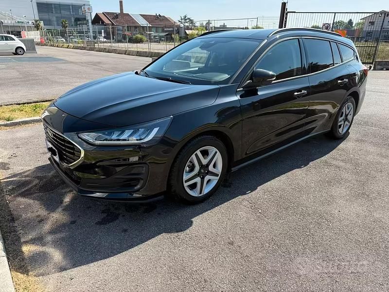 Usata Ford Focus 120 CV (88 kW) 2022 Nero Station wagon