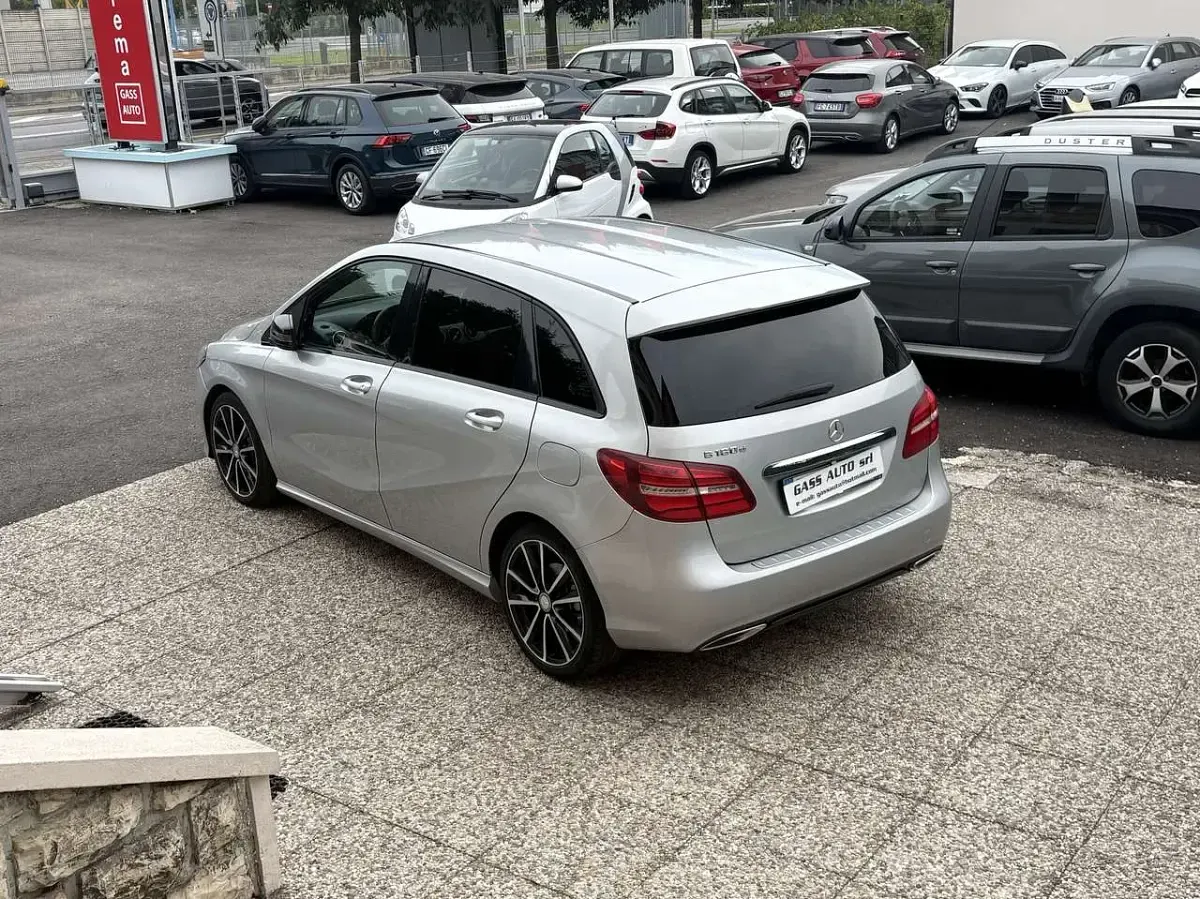 Usata Mercedes B180 109 CV (80 kW) 2016 Argento Utilitaria