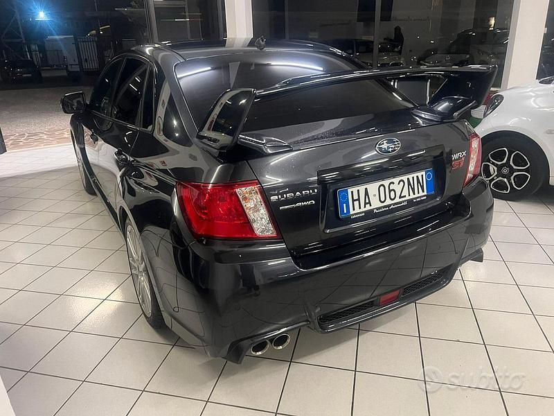 Usata Subaru WRX 300 CV (220 kW) 2011 Grigio Berlina