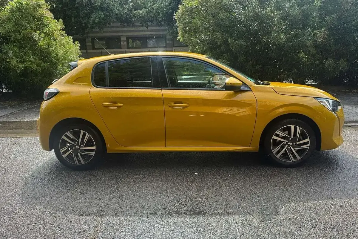 Usata Peugeot 208 Allure 101 CV (74 kW) 2020 Giallo Utilitaria